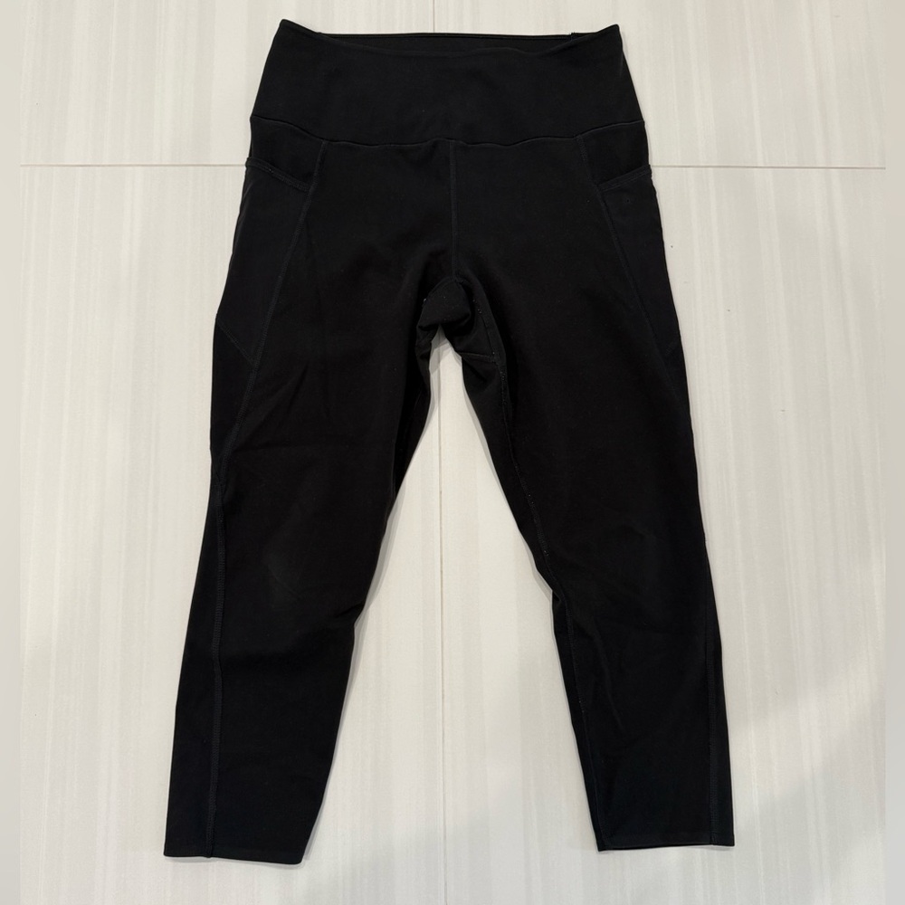 Uniqlo AIRISM Black Capri Leggings